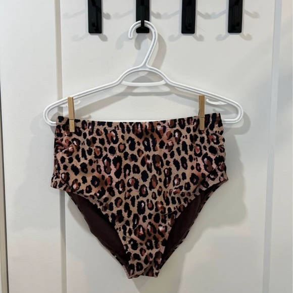 Tankini Set (Size L) - Picture 6 of 7